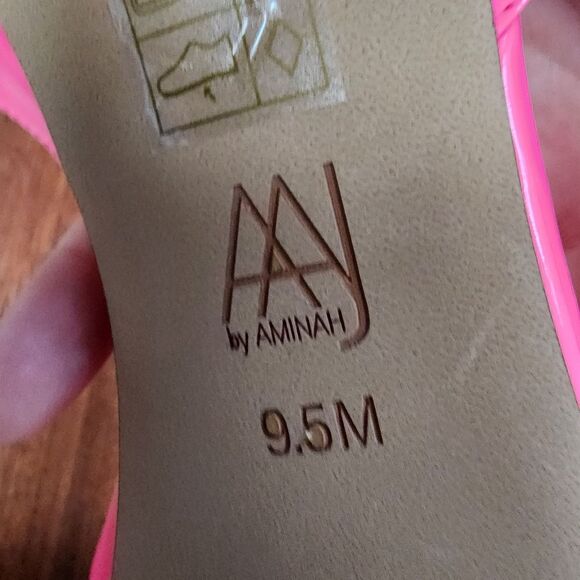 New AAJ By Aminah Zayn Pink Lucite Heel Dress Sandals 9.5 NWOB - Picture 6 of 9